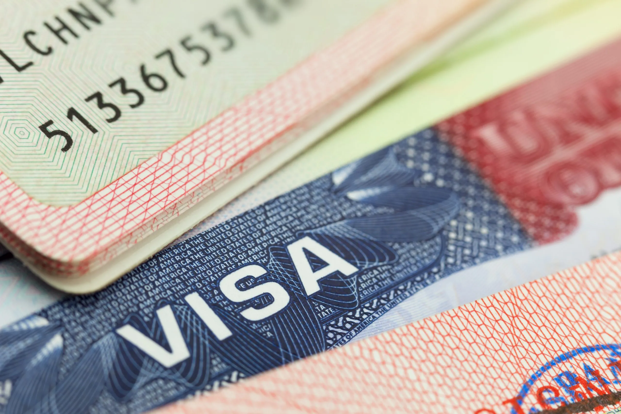 Visado de EE.UU. en un fondo de pasaporte